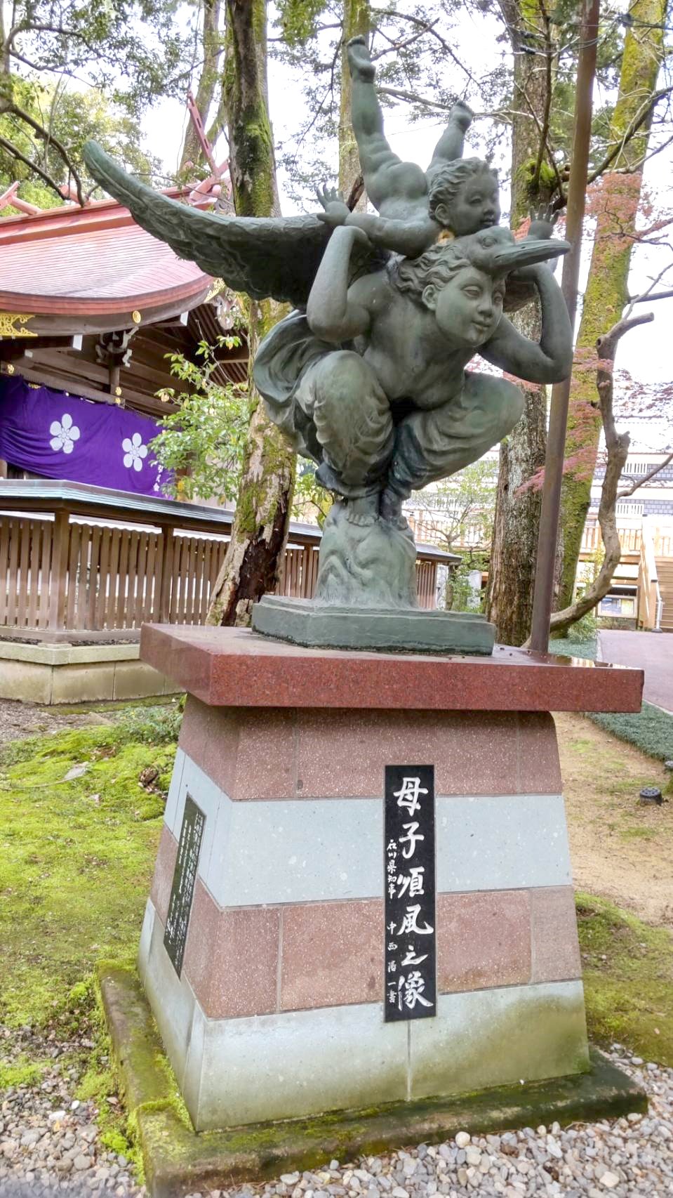 尾山神社 母子順風の像 | 金沢・富山発！東京ディズニーランド®️直通