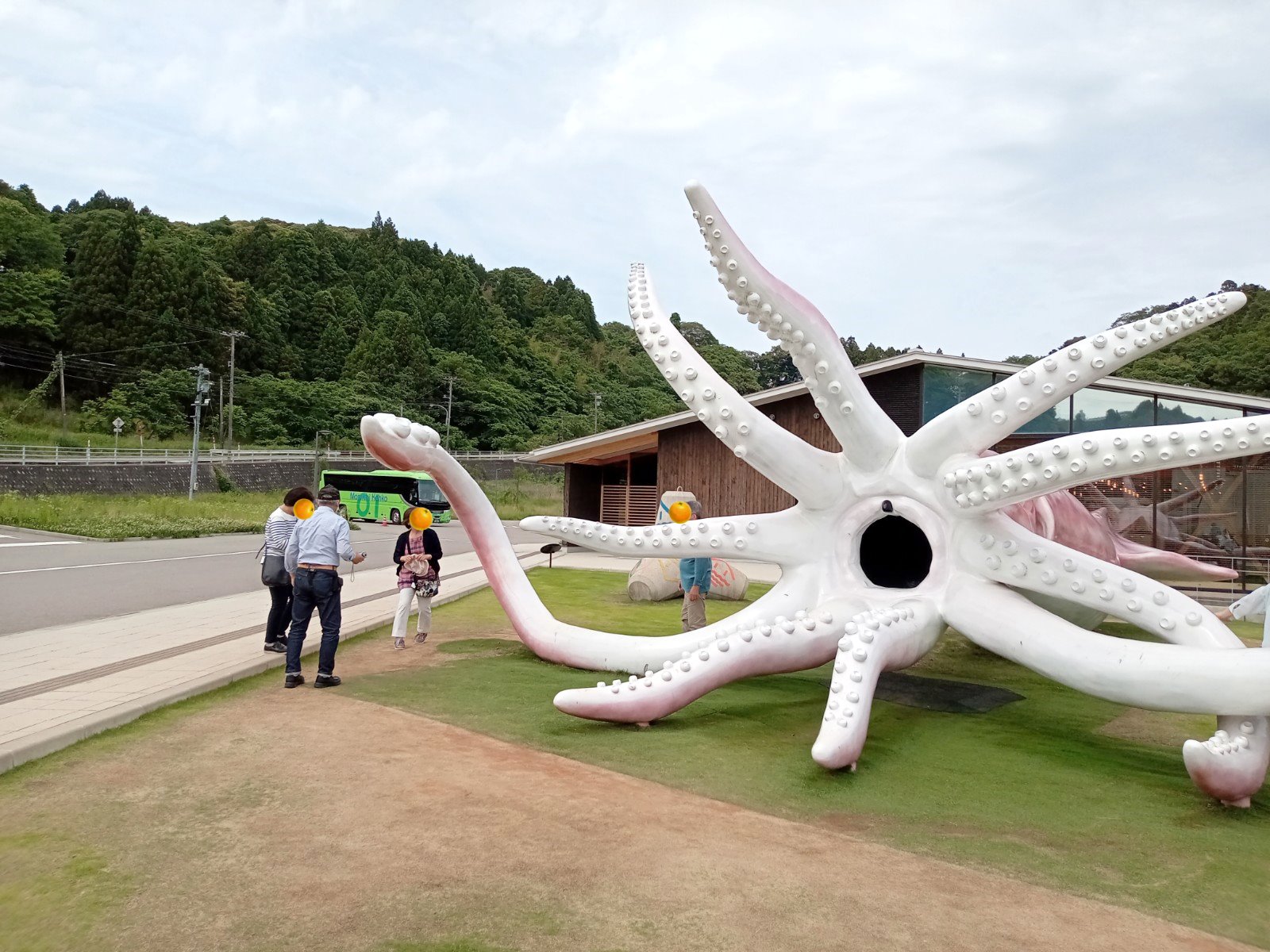 みどりのバスと、イカキング