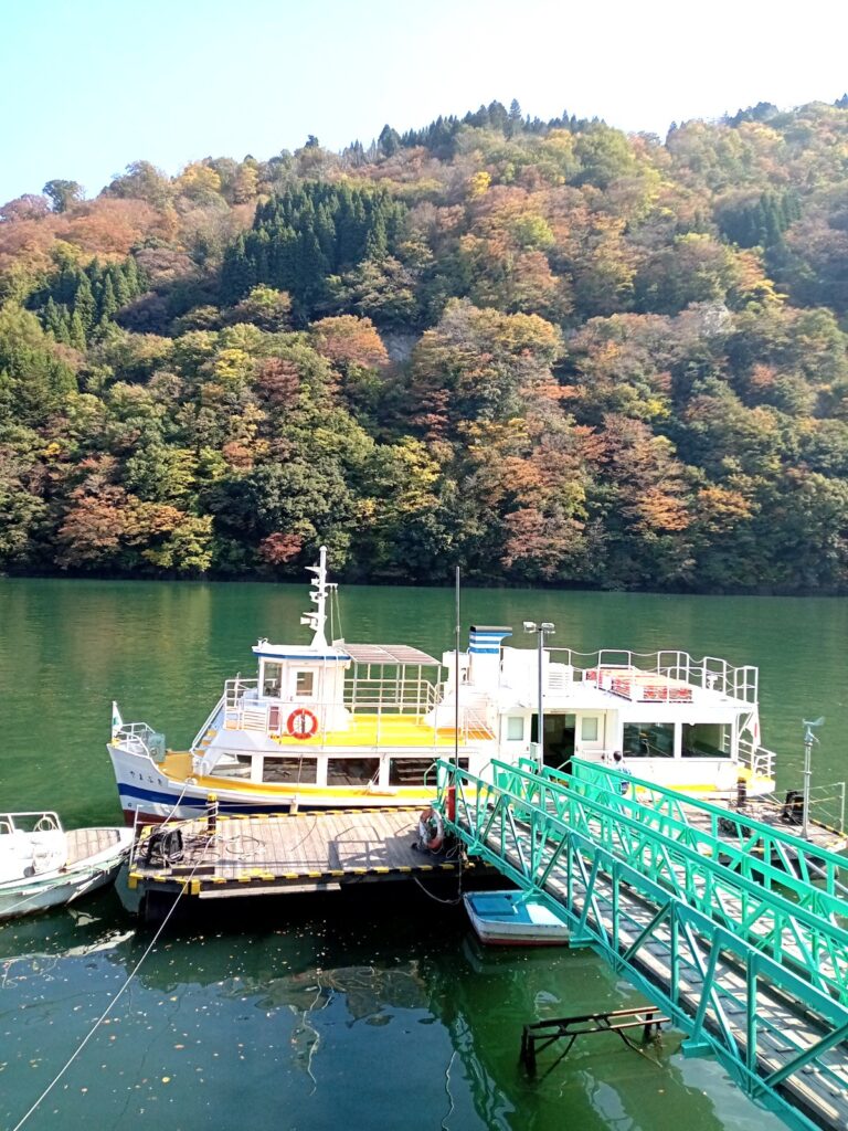 庄川峡遊覧船