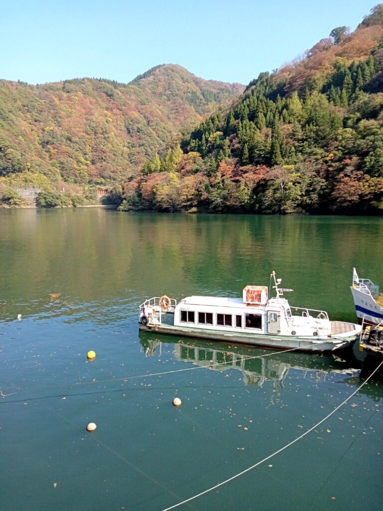 庄川峡遊覧船