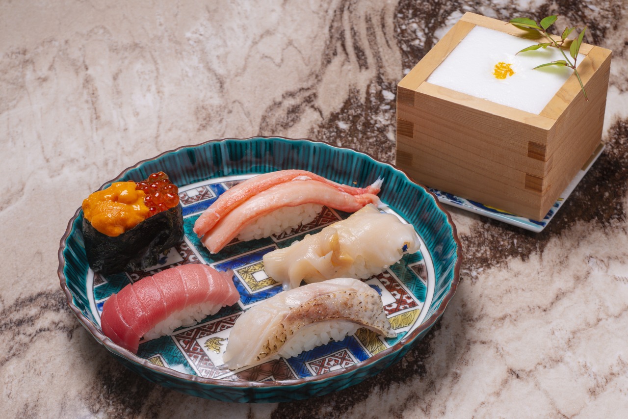 金沢港・夜セリ見学＆寿司を楽しむ至福のバー体験