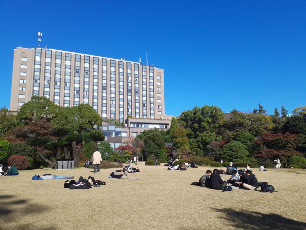 早稲田大学